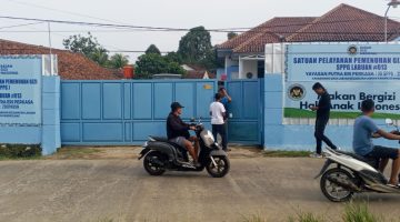 Diduga Halangi Kerja Jurnalistik, SPPG Labuan #013 Minta “Surat Dinas” ke Wartawan”Pengelola Dapur MBG Dinilai Langgar UU Pers No. 40 Tahun 1999*