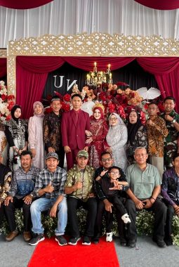 Pernikahan Adat Bima Warnai Kebahagiaan Keluarga Yamin di Karawang