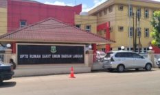 Keluarga Pasien Pinta Kadinkes Provinsi Banten Evaluasi dan Berikan Pembinaan Serta Sanksi Kepada Oknum Perawat Di RSUD LABUAN Yang Arogan