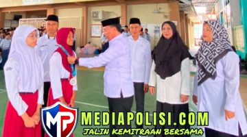 Kepala Madrasah Banggai, Beri Penghargaan Bagi Siswa Berprestasi Pada Pelaksanaan MATAMUDA